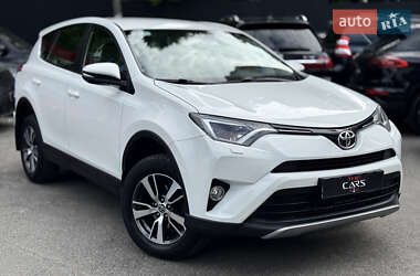 Позашляховик / Кросовер Toyota RAV4 2017 в Києві