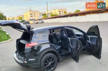 Внедорожник / Кроссовер Toyota RAV4 2018 в 