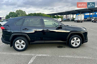 Позашляховик / Кросовер Toyota RAV4 2020 в 