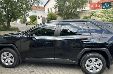 Внедорожник / Кроссовер Toyota RAV4 2020 в 