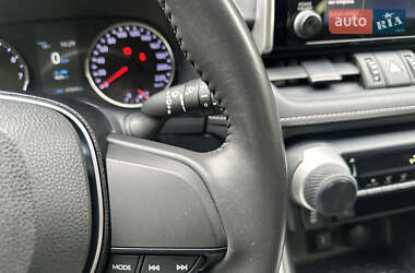 Внедорожник / Кроссовер Toyota RAV4 2020 в 