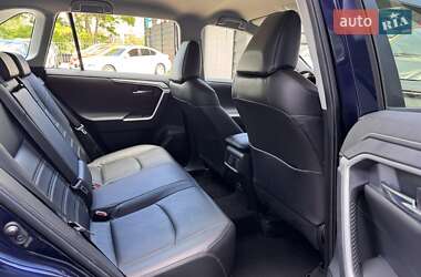Внедорожник / Кроссовер Toyota RAV4 2019 в 