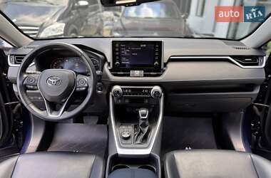 Внедорожник / Кроссовер Toyota RAV4 2019 в 