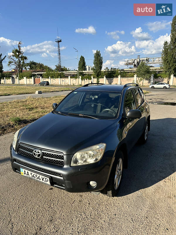 Позашляховик / Кросовер Toyota RAV4 2007 в 