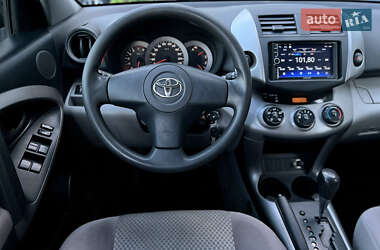 Внедорожник / Кроссовер Toyota RAV4 2006 в 
