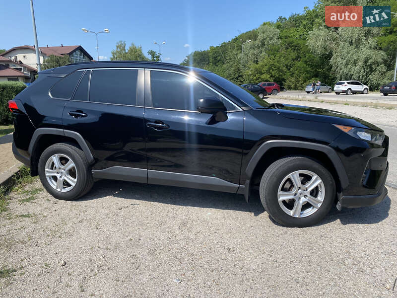 Позашляховик / Кросовер Toyota RAV4 2020 в Дніпрі