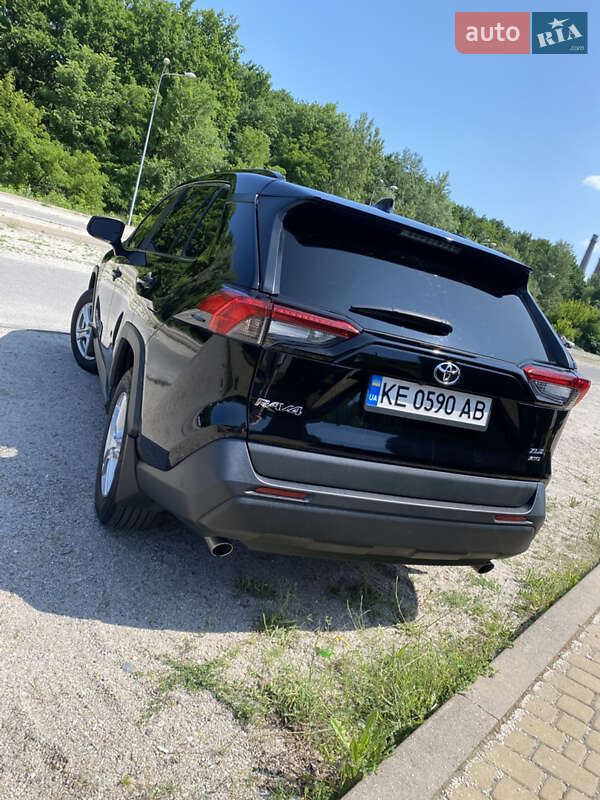 Позашляховик / Кросовер Toyota RAV4 2020 в Дніпрі