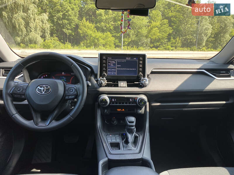 Позашляховик / Кросовер Toyota RAV4 2020 в Дніпрі