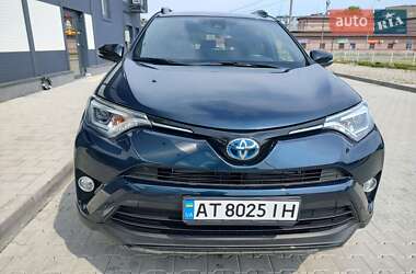 Внедорожник / Кроссовер Toyota RAV4 2017 в Калуше