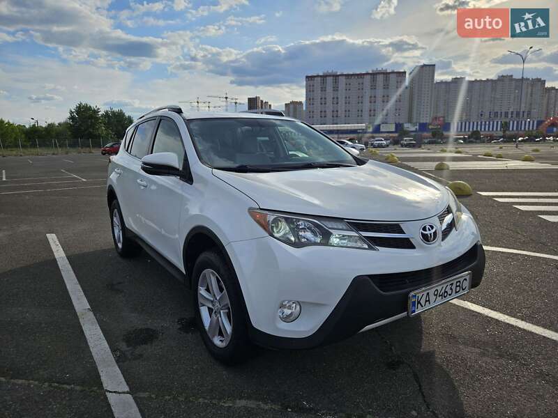 Внедорожник / Кроссовер Toyota RAV4 2013 в 