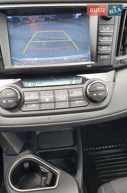 Позашляховик / Кросовер Toyota RAV4 2016 в 