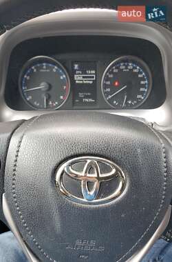 Позашляховик / Кросовер Toyota RAV4 2016 в 
