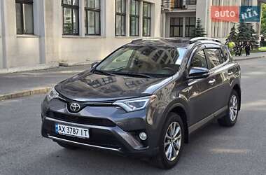 Позашляховик / Кросовер Toyota RAV4 2017 в Харкові