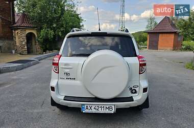 Внедорожник / Кроссовер Toyota RAV4 2010 в 