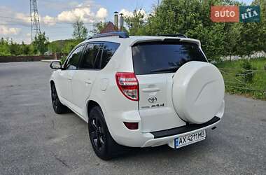 Внедорожник / Кроссовер Toyota RAV4 2010 в 