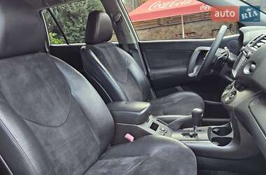 Внедорожник / Кроссовер Toyota RAV4 2010 в 