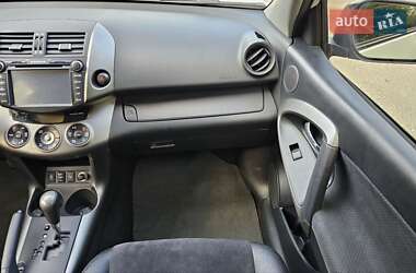 Внедорожник / Кроссовер Toyota RAV4 2010 в 