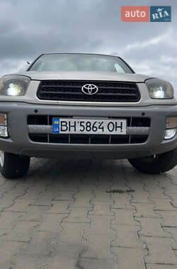 Внедорожник / Кроссовер Toyota RAV4 2002 в 