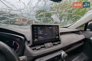 Внедорожник / Кроссовер Toyota RAV4 2020 в 