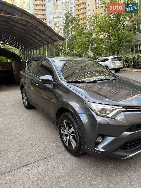 Внедорожник / Кроссовер Toyota RAV4 2017 в Киеве