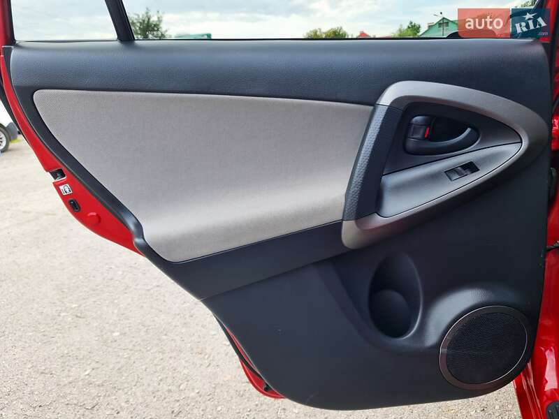 Позашляховик / Кросовер Toyota RAV4 2012 в Хмельницькому