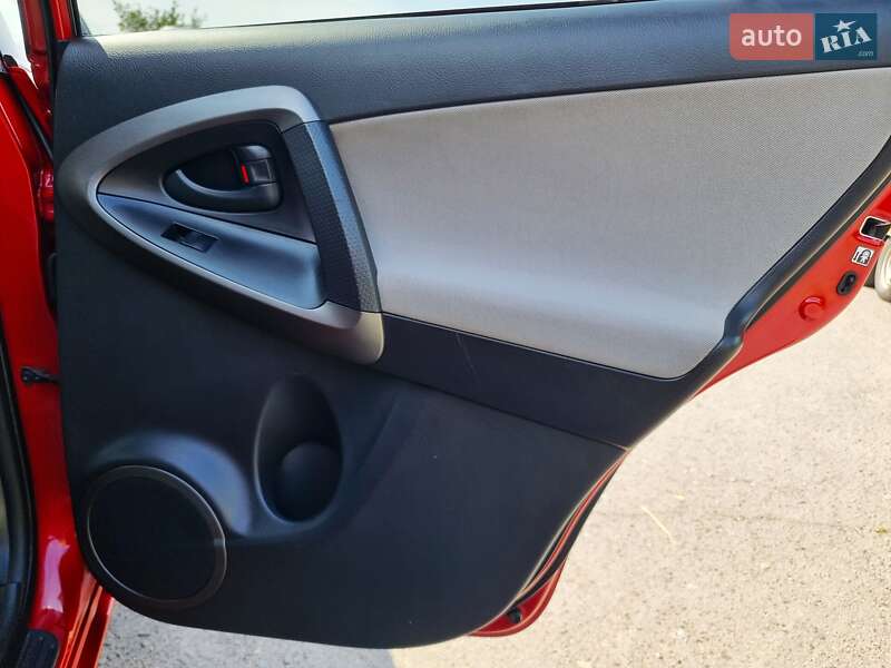Позашляховик / Кросовер Toyota RAV4 2012 в Хмельницькому