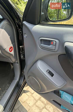 Внедорожник / Кроссовер Toyota RAV4 2002 в 