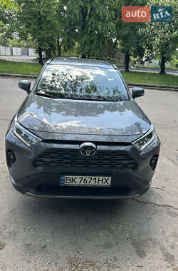 Внедорожник / Кроссовер Toyota RAV4 2022 в 