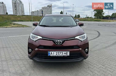Внедорожник / Кроссовер Toyota RAV4 2017 в 