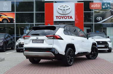 Внедорожник / Кроссовер Toyota RAV4 2023 в 