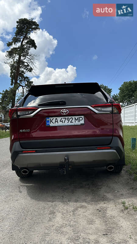 Внедорожник / Кроссовер Toyota RAV4 2019 в Киеве