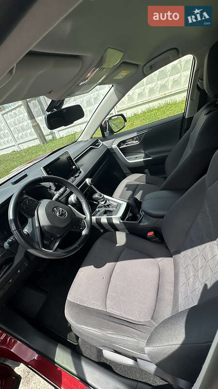Внедорожник / Кроссовер Toyota RAV4 2019 в Киеве
