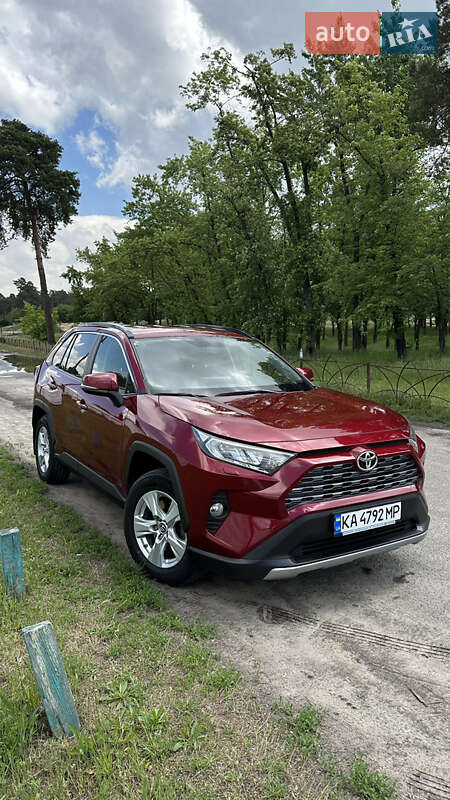 Внедорожник / Кроссовер Toyota RAV4 2019 в Киеве