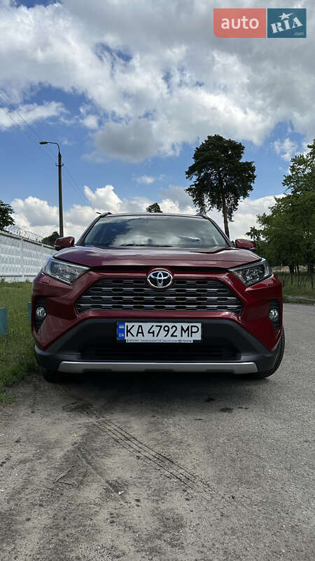 Внедорожник / Кроссовер Toyota RAV4 2019 в Киеве