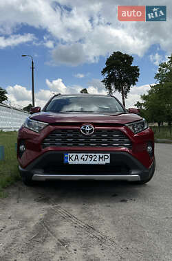 Позашляховик / Кросовер Toyota RAV4 2019 в 
