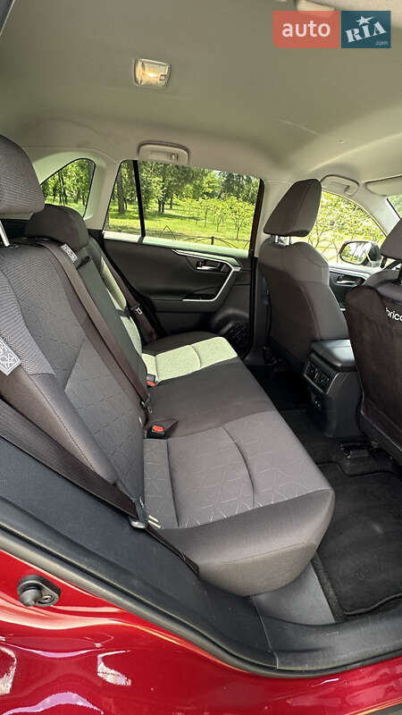 Внедорожник / Кроссовер Toyota RAV4 2019 в Киеве