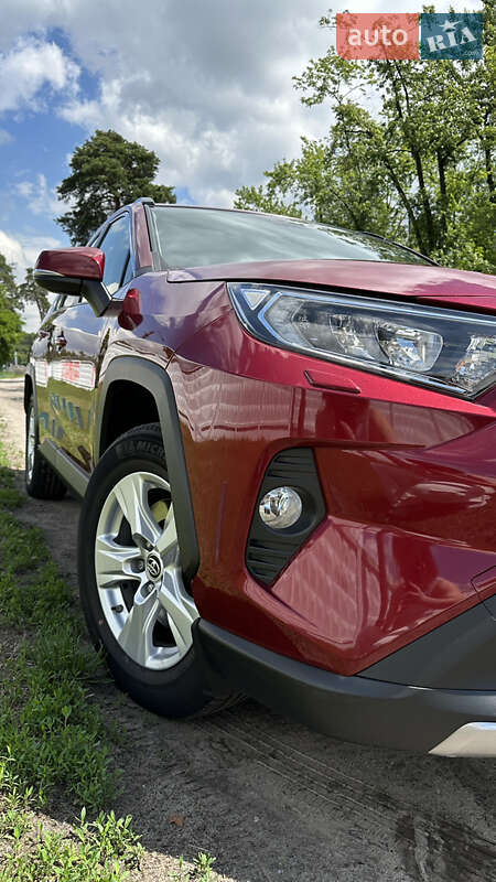 Внедорожник / Кроссовер Toyota RAV4 2019 в Киеве