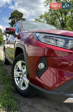 Позашляховик / Кросовер Toyota RAV4 2019 в 