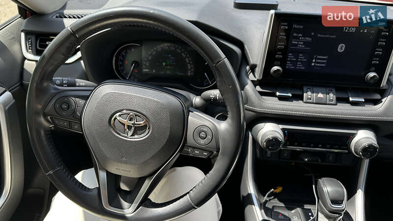 Внедорожник / Кроссовер Toyota RAV4 2019 в Киеве