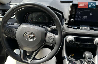 Позашляховик / Кросовер Toyota RAV4 2019 в 