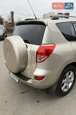Позашляховик / Кросовер Toyota RAV4 2008 в 