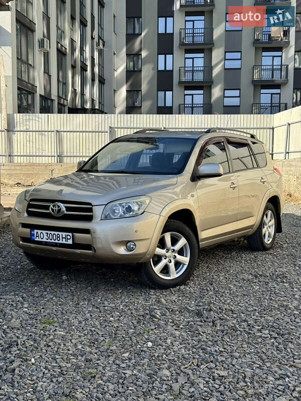 Позашляховик / Кросовер Toyota RAV4 2007 в 