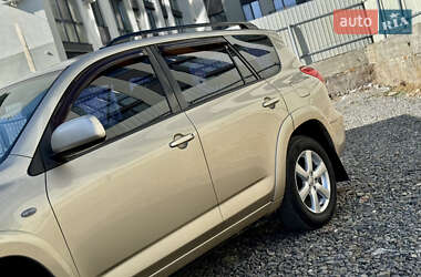 Позашляховик / Кросовер Toyota RAV4 2007 в 
