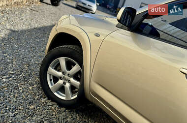 Позашляховик / Кросовер Toyota RAV4 2007 в 