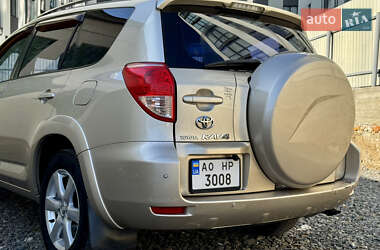 Позашляховик / Кросовер Toyota RAV4 2007 в 