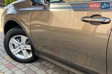 Позашляховик / Кросовер Toyota RAV4 2013 в 