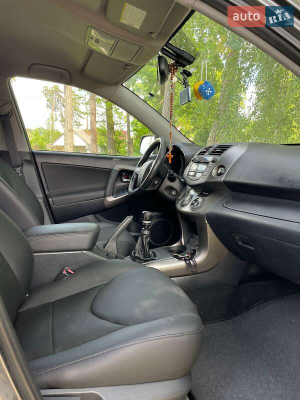 Позашляховик / Кросовер Toyota RAV4 2009 в Рівному