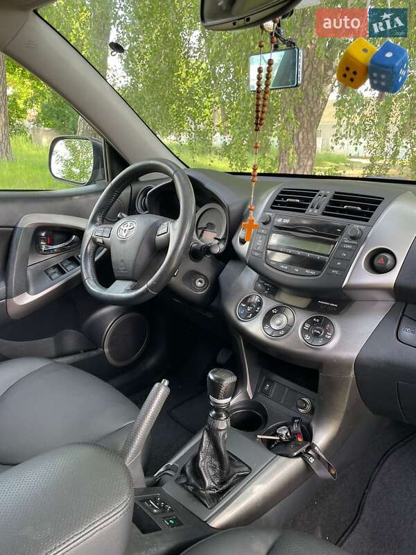 Позашляховик / Кросовер Toyota RAV4 2009 в Рівному