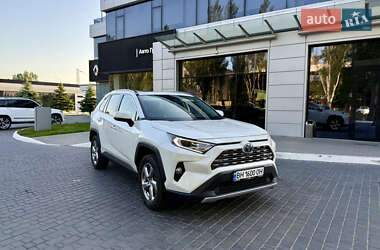 Внедорожник / Кроссовер Toyota RAV4 2019 в 