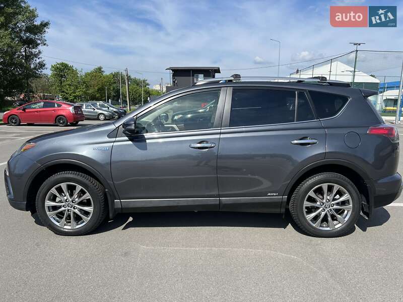 Внедорожник / Кроссовер Toyota RAV4 2017 в Киеве